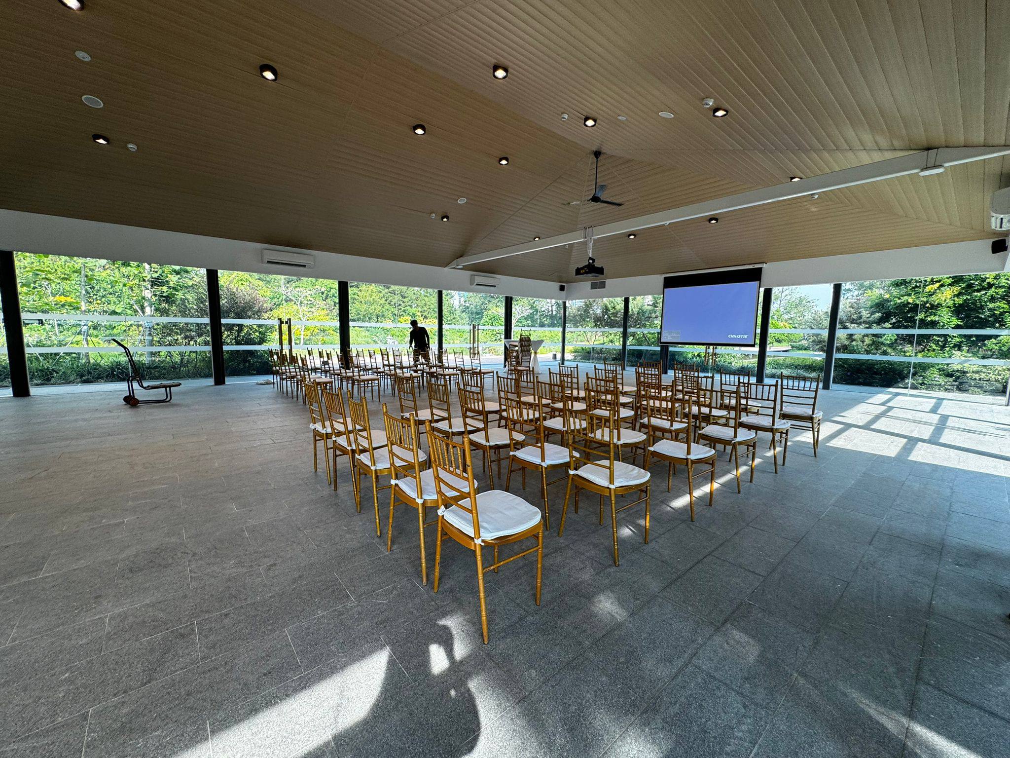 Guest Pavilion at Jurong Lake Gardens, photograph 4 of 4